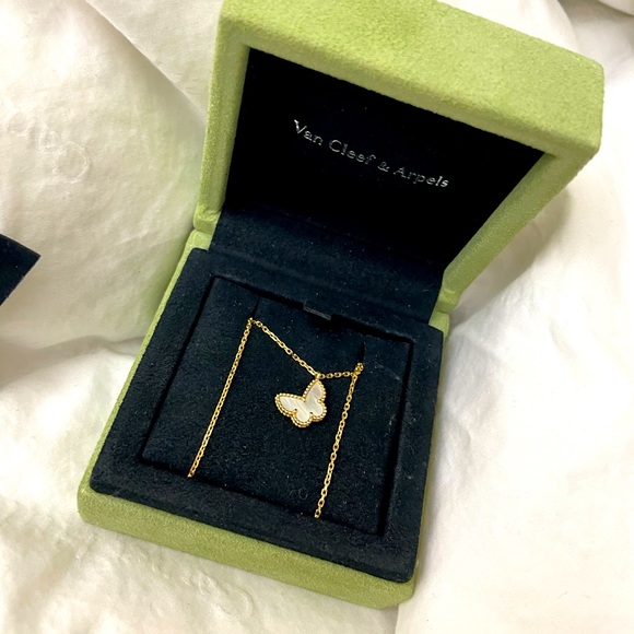 Van Cleef & Arpels Sweet Alhambra Butterfly pendant - Picture 3 of 4